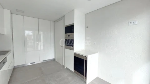 Apartamento T3 para Venda em Carcavelos e Parede