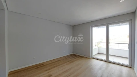 Apartamento T3 para Venda em Carcavelos e Parede