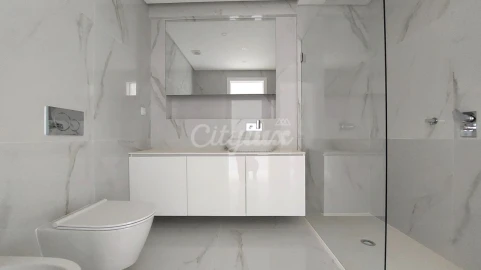 Apartamento T3 para Venda em Carcavelos e Parede