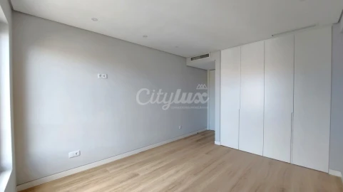 Apartamento T3 para Venda em Carcavelos e Parede