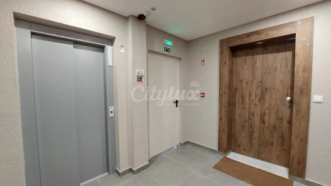 Apartamento T3 para Venda em Carcavelos e Parede