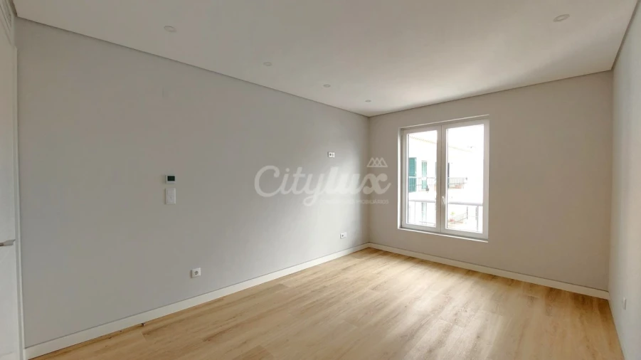 Apartamento T3 para Venda em Carcavelos e Parede Foto 36