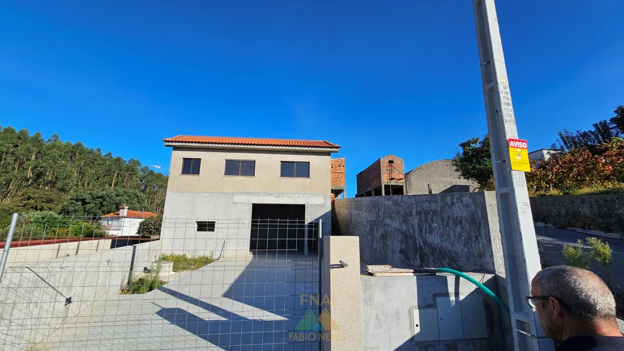 Armazém para Venda em Navió e Vitorino dos Piães Foto 10