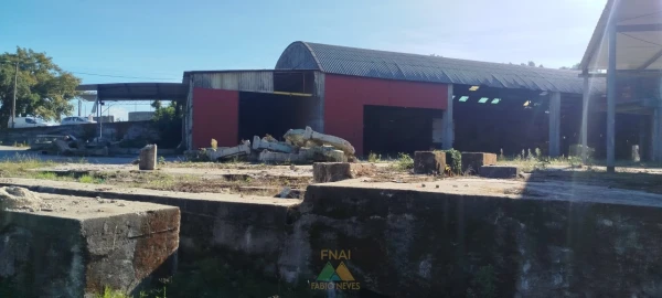 Armazém para Venda em Navió e Vitorino dos Piães