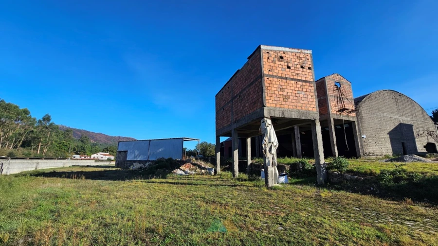 Armazém para Venda em Navió e Vitorino dos Piães Foto 3