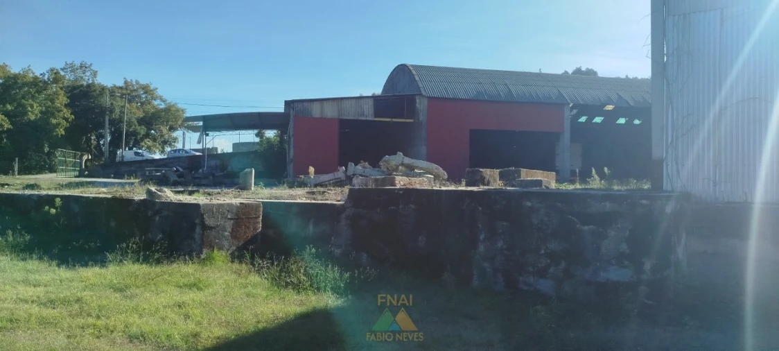 Armazém para Venda em Navió e Vitorino dos Piães Foto 15