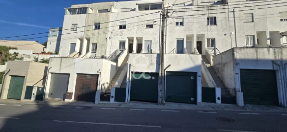 Moradia T2 para Venda em Selho (São Jorge)