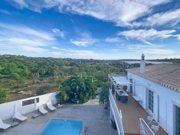 Moradia T5 para Venda em Quelfes
