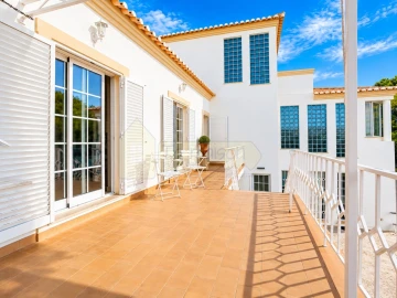 Moradia T5 para Venda em Quelfes