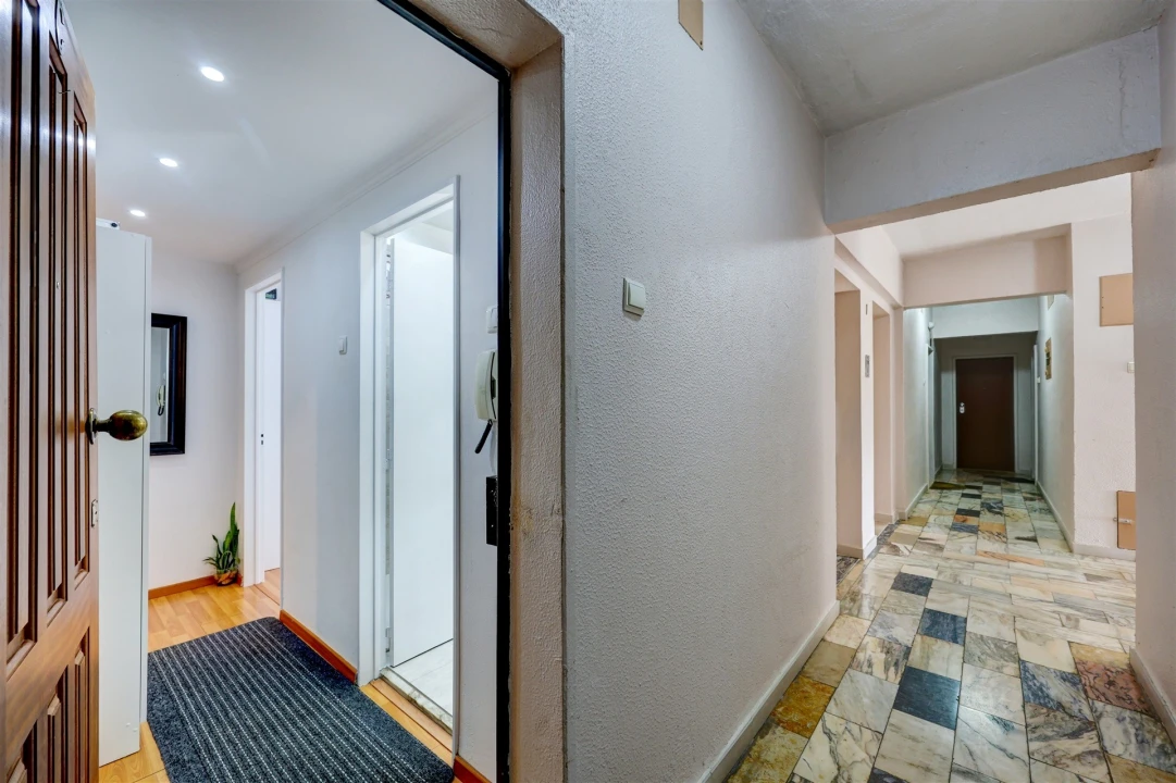 Apartamento T1 para Venda em Massamá e Monte Abraão Foto 3