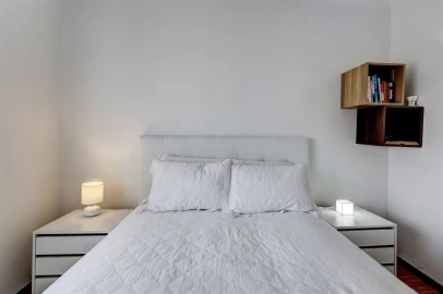 Apartamento T1 para Venda em Massamá e Monte Abraão