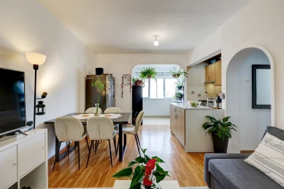 Apartamento T1 para Venda em Massamá e Monte Abraão