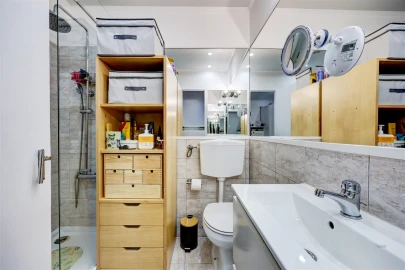 Apartamento T1 para Venda em Massamá e Monte Abraão