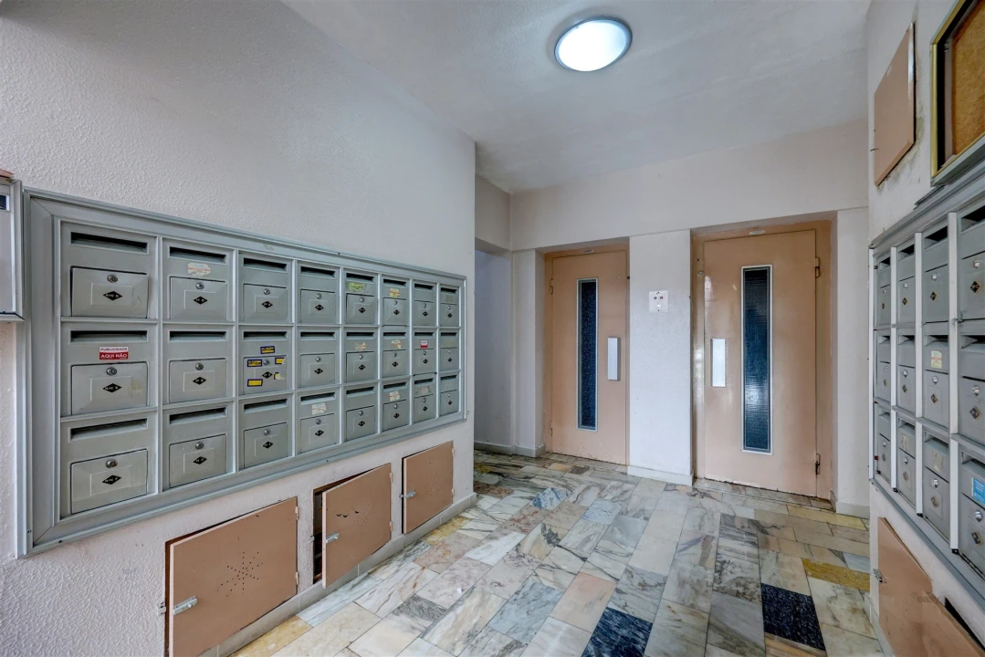 Apartamento T1 para Venda em Massamá e Monte Abraão Foto 2