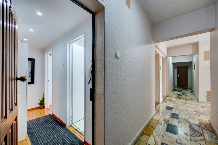 Apartamento T1 para Venda em Massamá e Monte Abraão Foto 3