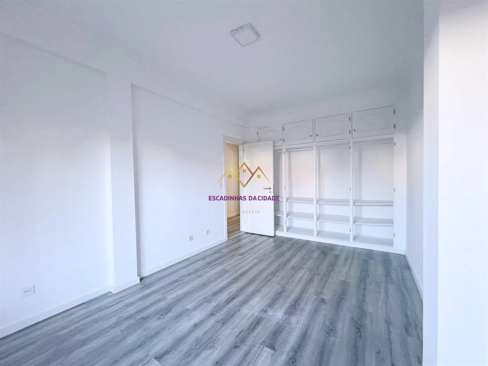 Apartamento T3 para Venda em Quinta do Conde Foto 17