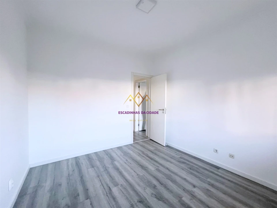 Apartamento T3 para Venda em Quinta do Conde Foto 18