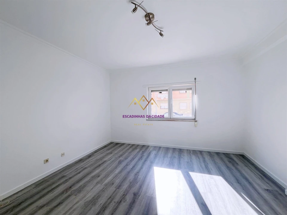 Apartamento T3 para Venda em Quinta do Conde Foto 8