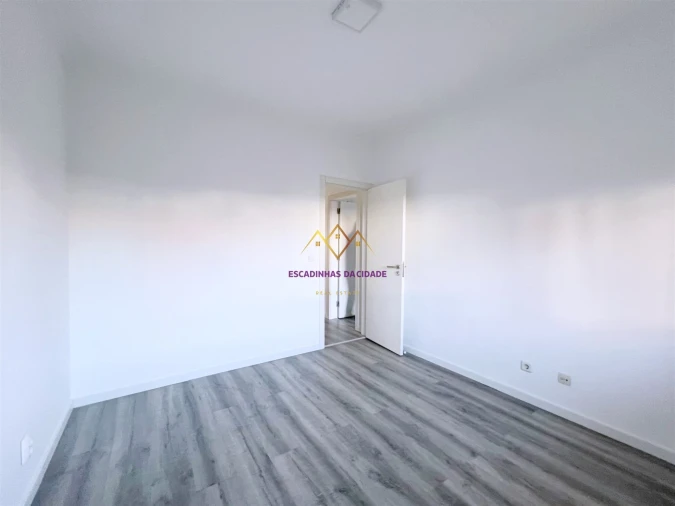 Apartamento T3 para Venda em Quinta do Conde Foto 18