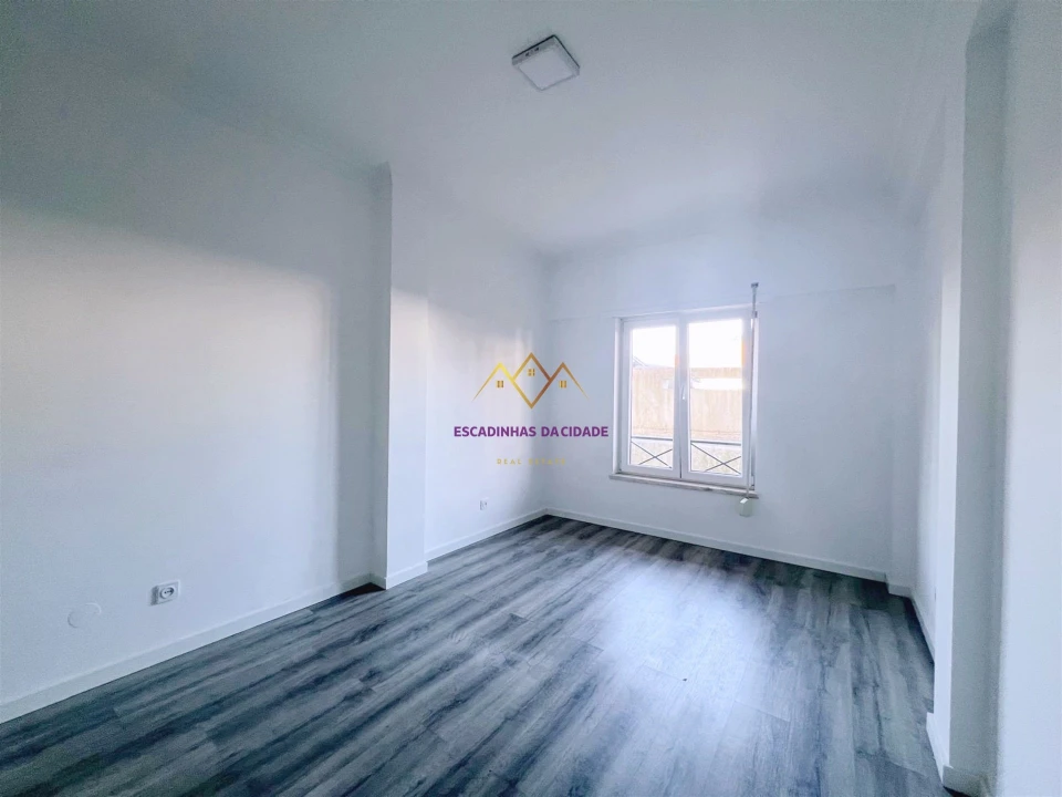 Apartamento T3 para Venda em Quinta do Conde Foto 16