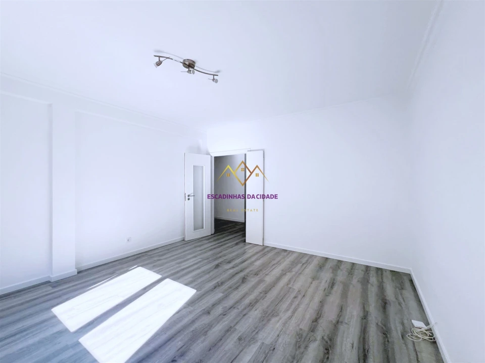Apartamento T3 para Venda em Quinta do Conde Foto 5