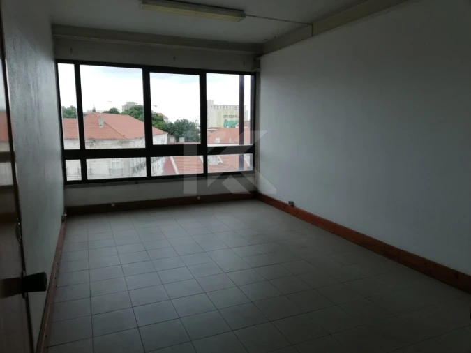 Escritório para Arrendamento em Beato Foto 2