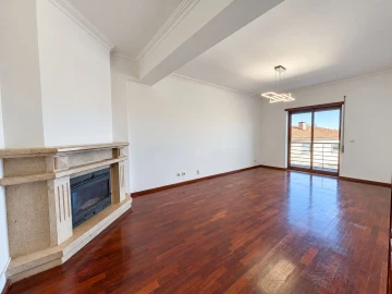 Apartamento T3 para Arrendamento em Marrazes e Barosa
