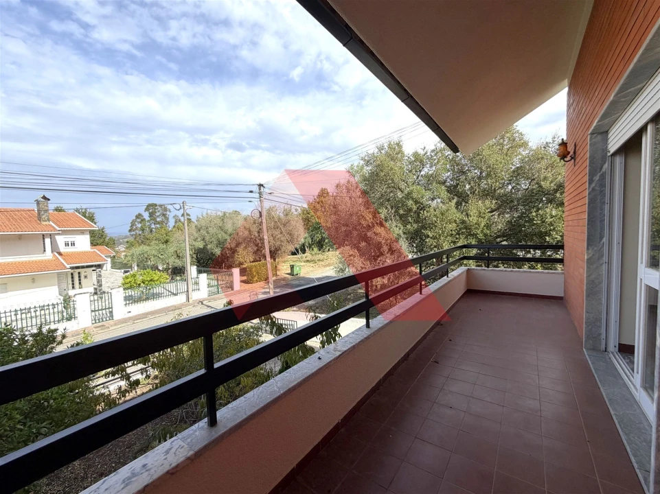 Apartamento T3 para Arrendamento em Arganil Foto 21
