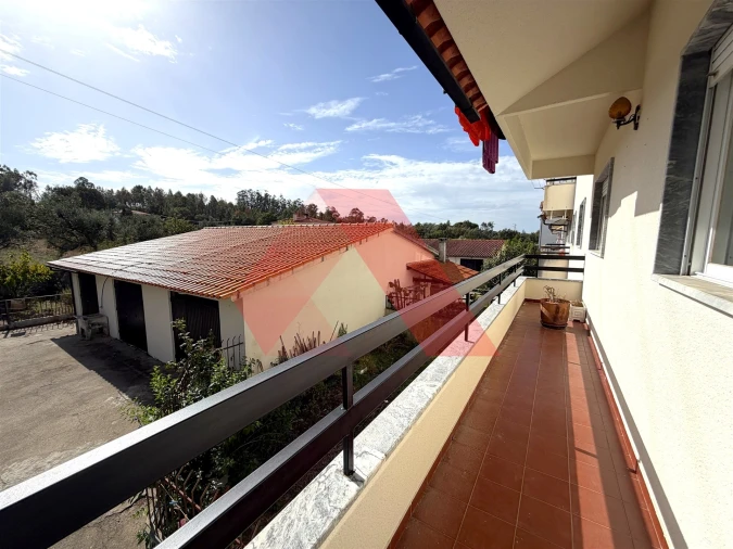 Apartamento T3 para Arrendamento em Arganil Foto 23