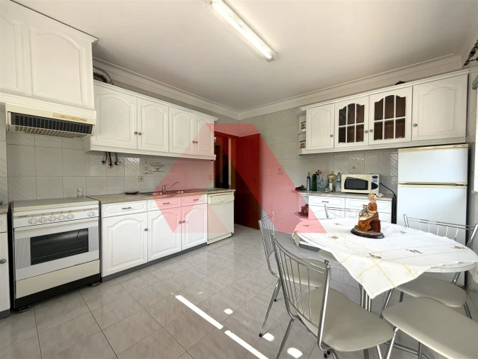 Apartamento T3 para Arrendamento em Arganil Foto 11