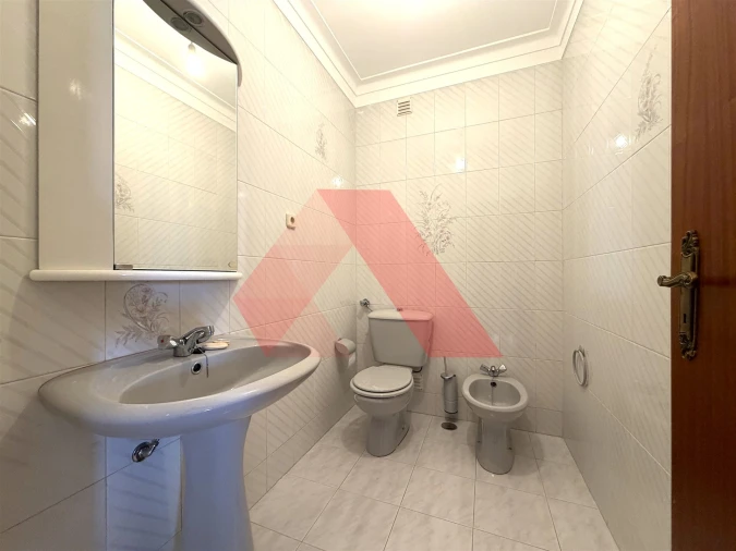 Apartamento T3 para Arrendamento em Arganil Foto 15