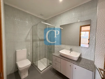Apartamento T2 para Arrendamento em Pedrouços