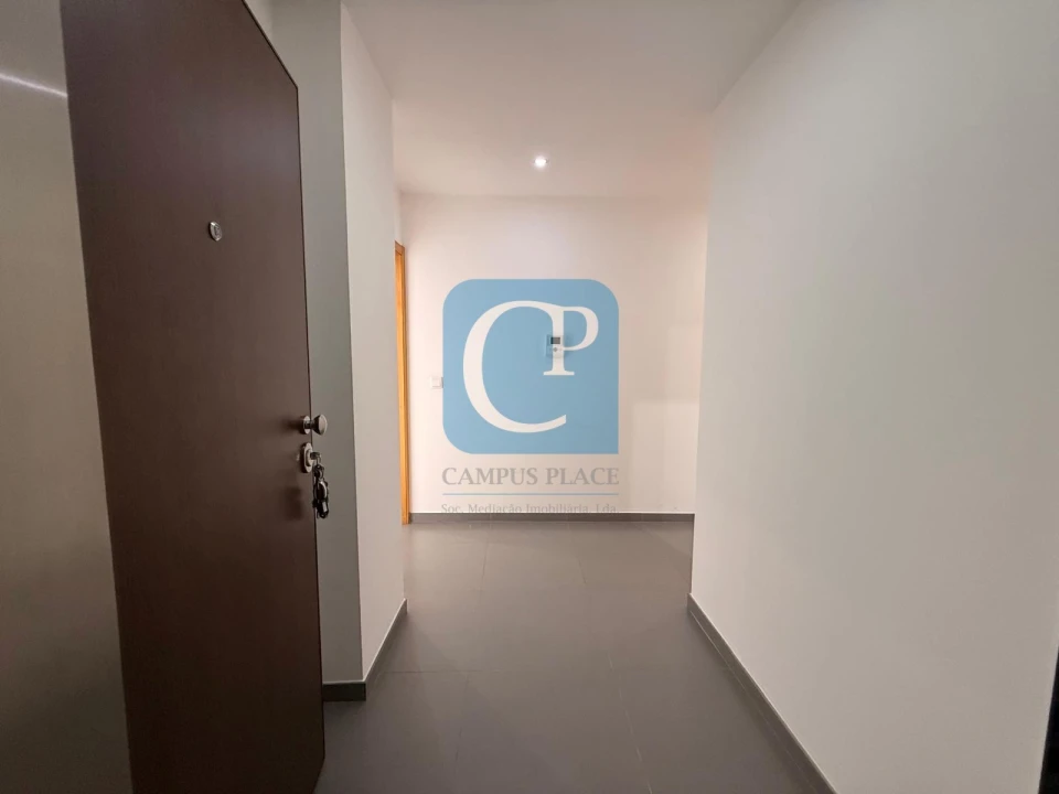 Apartamento T2 para Arrendamento em Pedrouços Foto 2