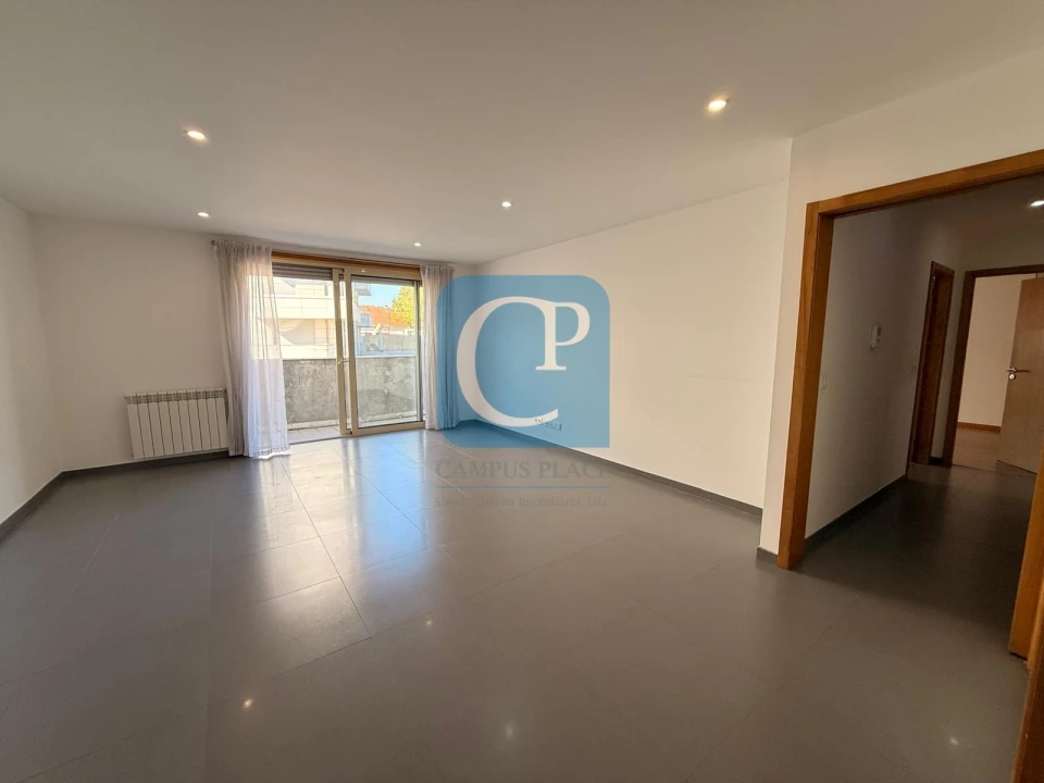 Apartamento T2 para Arrendamento em Pedrouços Foto 1