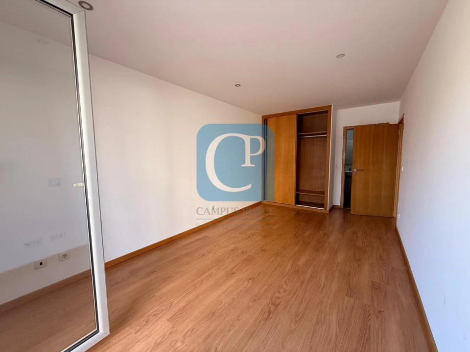Apartamento T2 para Arrendamento em Pedrouços Foto 24