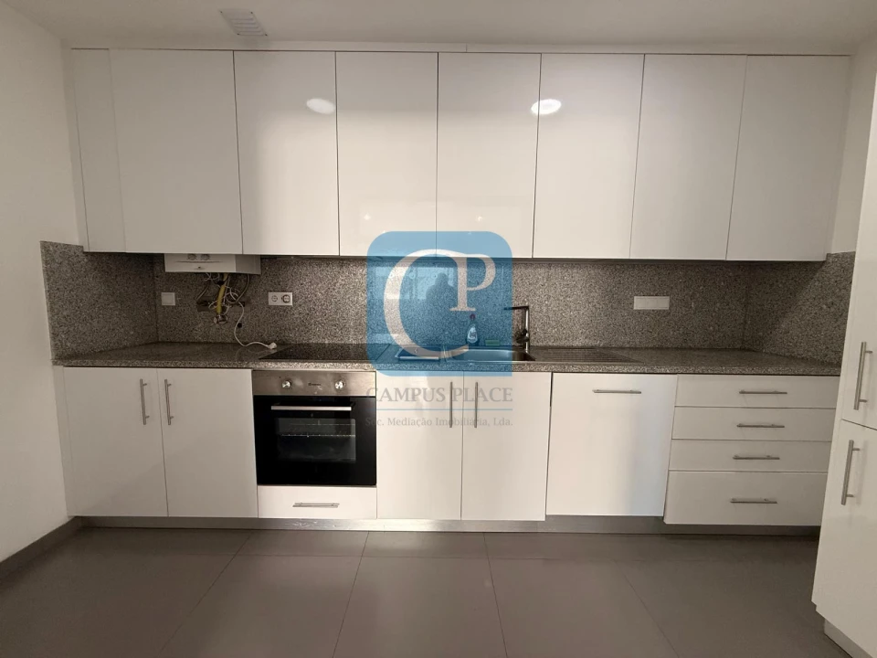 Apartamento T2 para Arrendamento em Pedrouços Foto 9