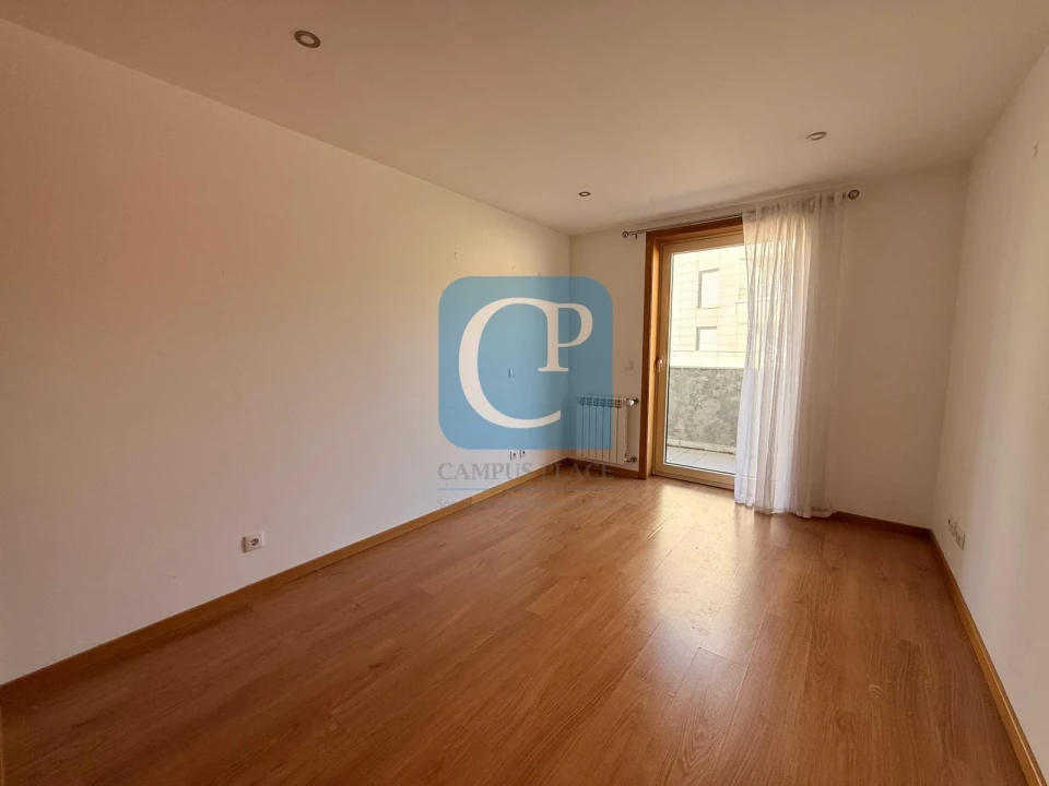 Apartamento T2 para Arrendamento em Pedrouços Foto 20