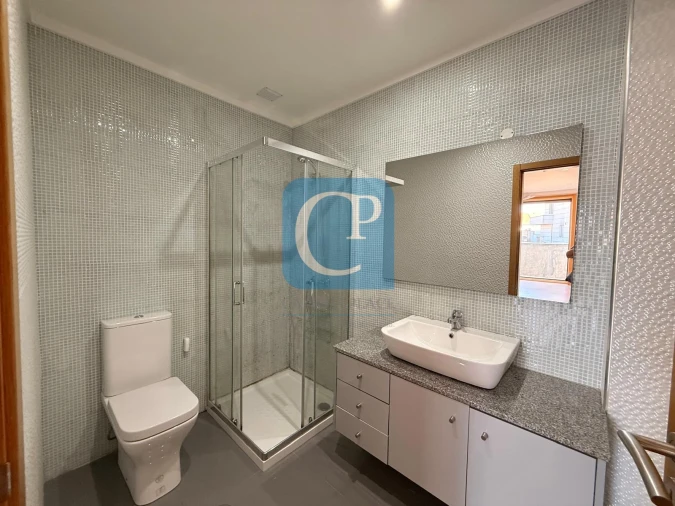 Apartamento T2 para Arrendamento em Pedrouços Foto 22