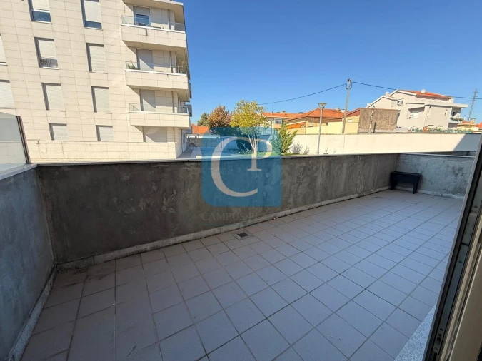Apartamento T2 para Arrendamento em Pedrouços Foto 12