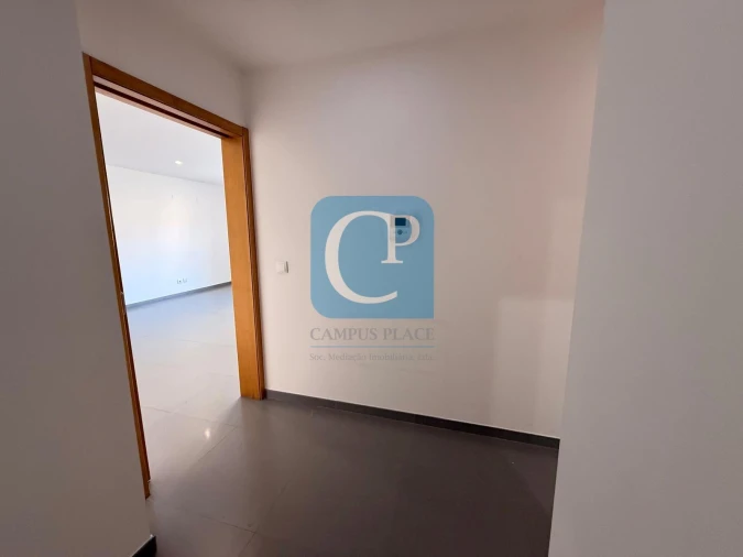 Apartamento T2 para Arrendamento em Pedrouços Foto 3