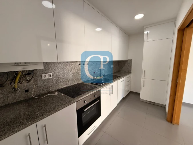 Apartamento T2 para Arrendamento em Pedrouços Foto 10