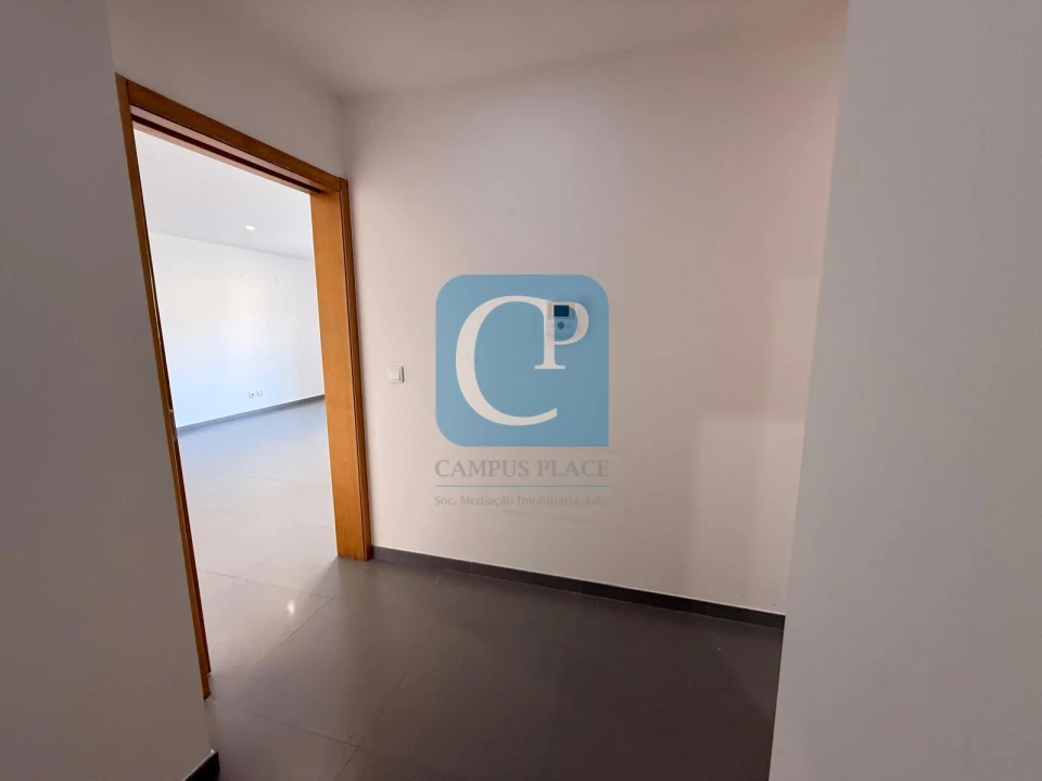Apartamento T2 para Arrendamento em Pedrouços Foto 3