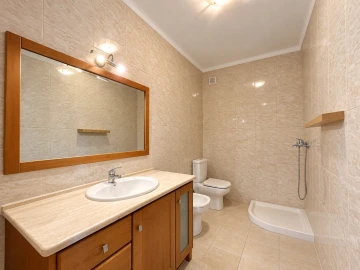 Moradia T4 para Venda em Orgens