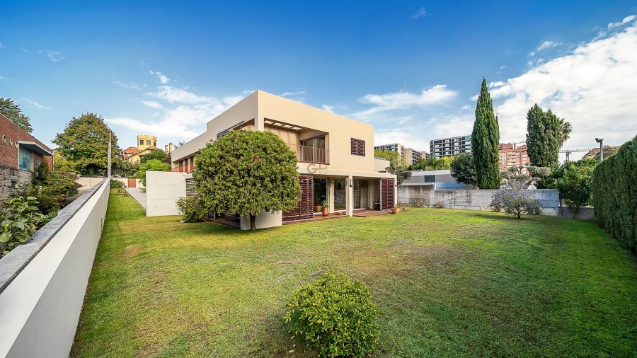 Moradia T6 para Venda em Santa Marinha e São Pedro da Afurada