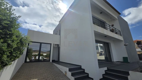 Moradia T4 para Venda em Porto Santo