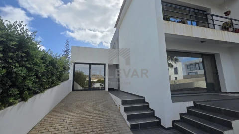 Moradia T4 para Venda em Porto Santo