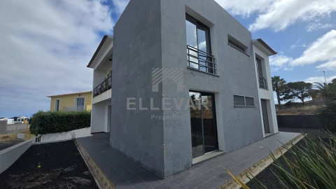 Moradia T4 para Venda em Porto Santo