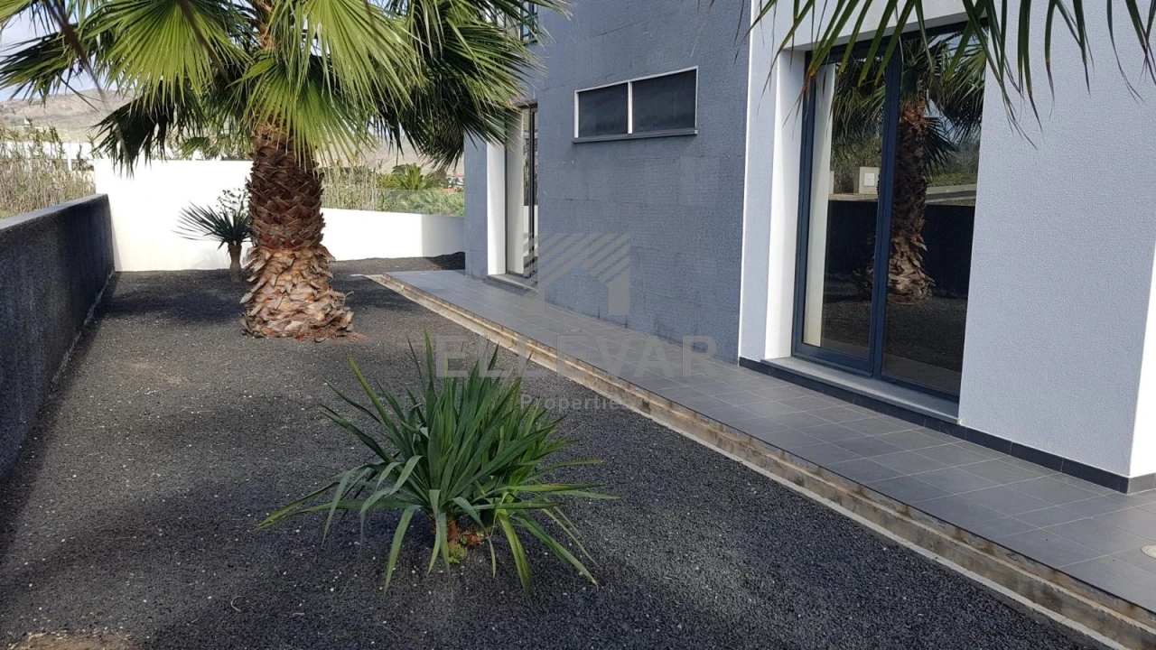 Moradia T4 para Venda em Porto Santo Foto 7