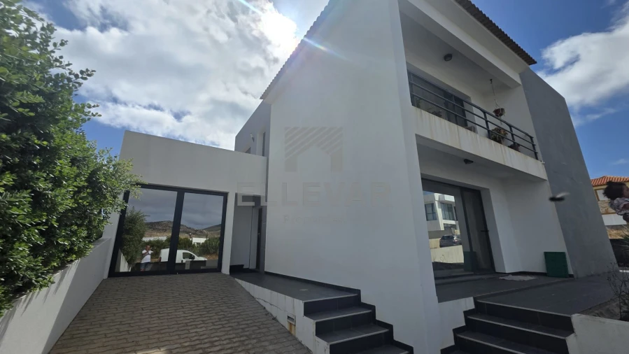 Moradia T4 para Venda em Porto Santo Foto 3