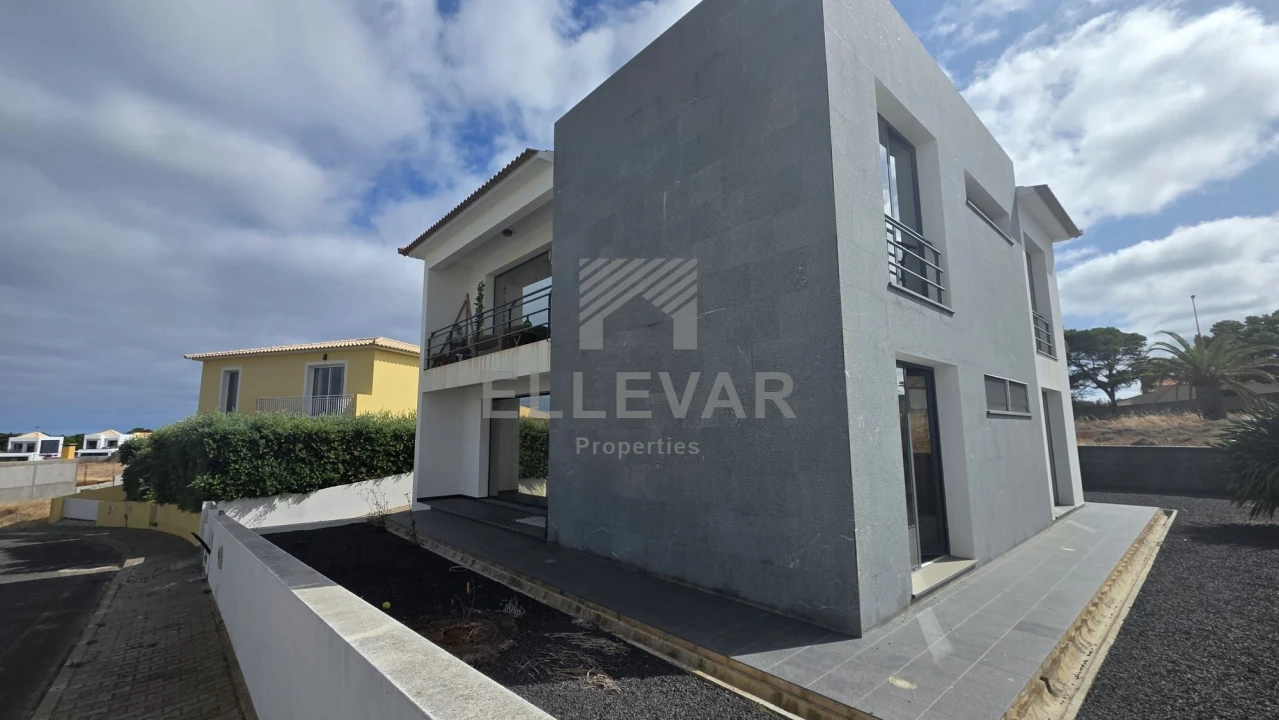Moradia T4 para Venda em Porto Santo Foto 5